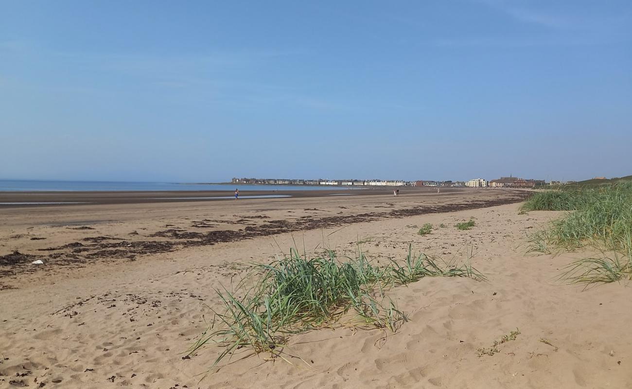 Foto de Playa de Barassie con arena brillante superficie