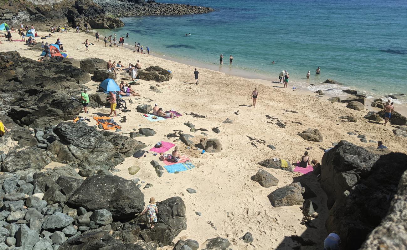 Foto de Playa de Bamaluz con arena brillante superficie