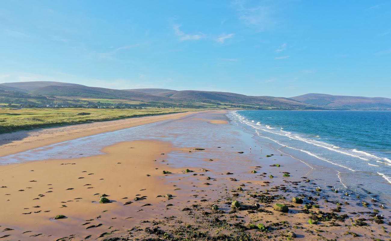 Foto de Playa de Brora con arena gris superficie