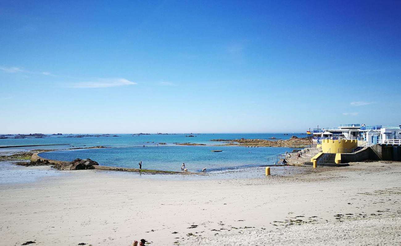 Foto de Havre Des Pas Bathing Pool con arena brillante superficie