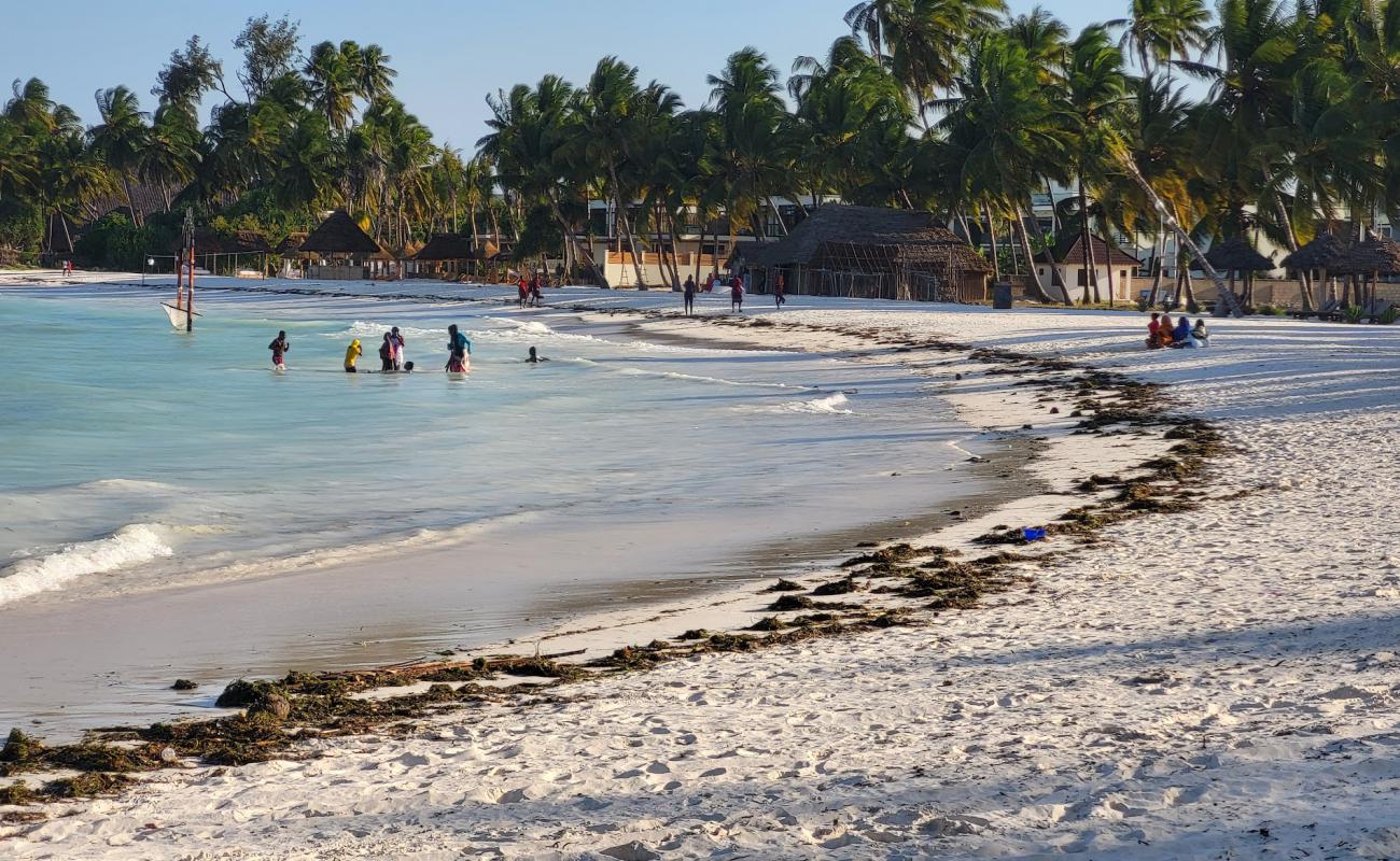 Foto de Pongwe Beach con arena fina blanca superficie