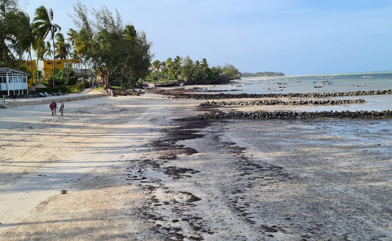 Foto de Five Palms Beach con brillante arena fina superficie