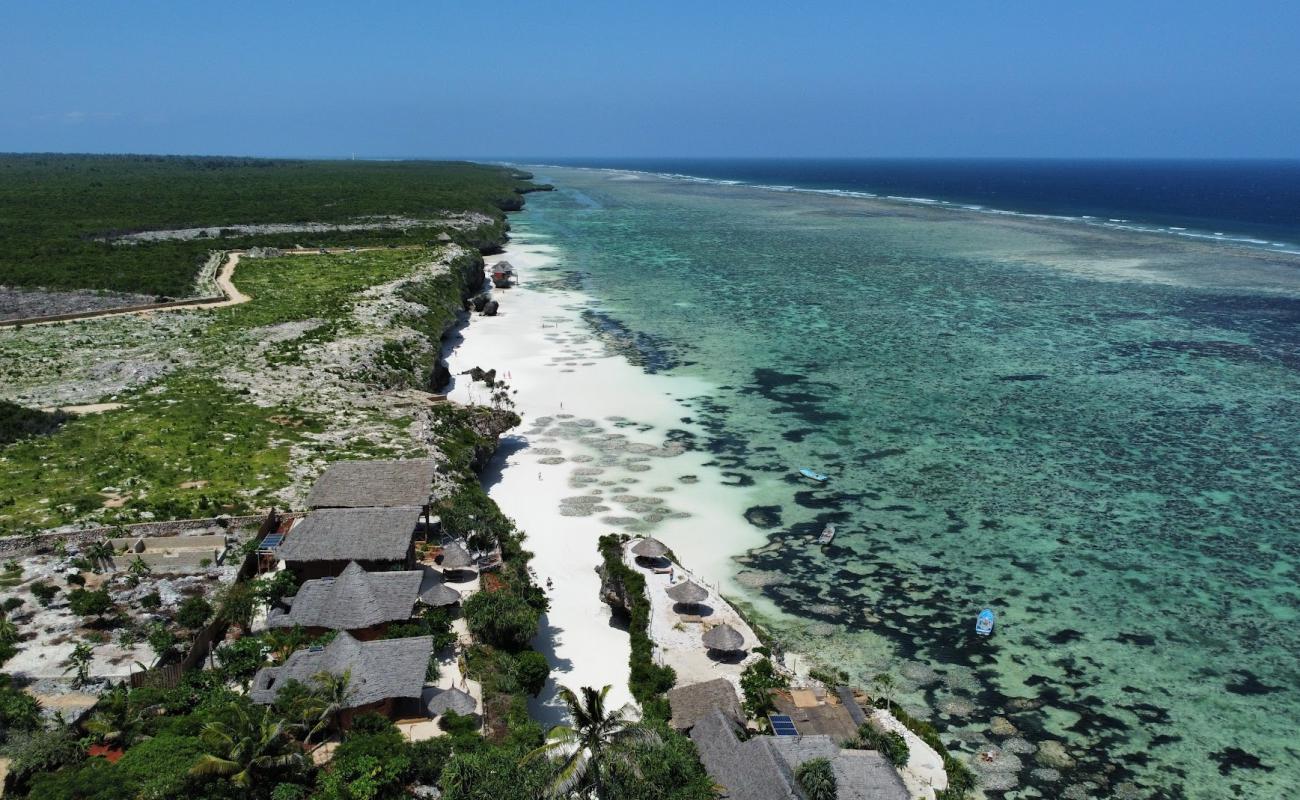 Foto de Mtende Beach con arena brillante superficie