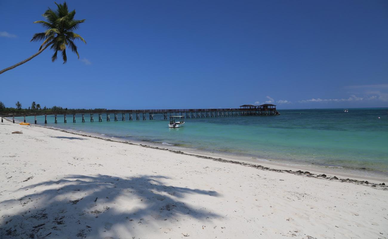 Foto de Mchangamle Beach con arena brillante superficie