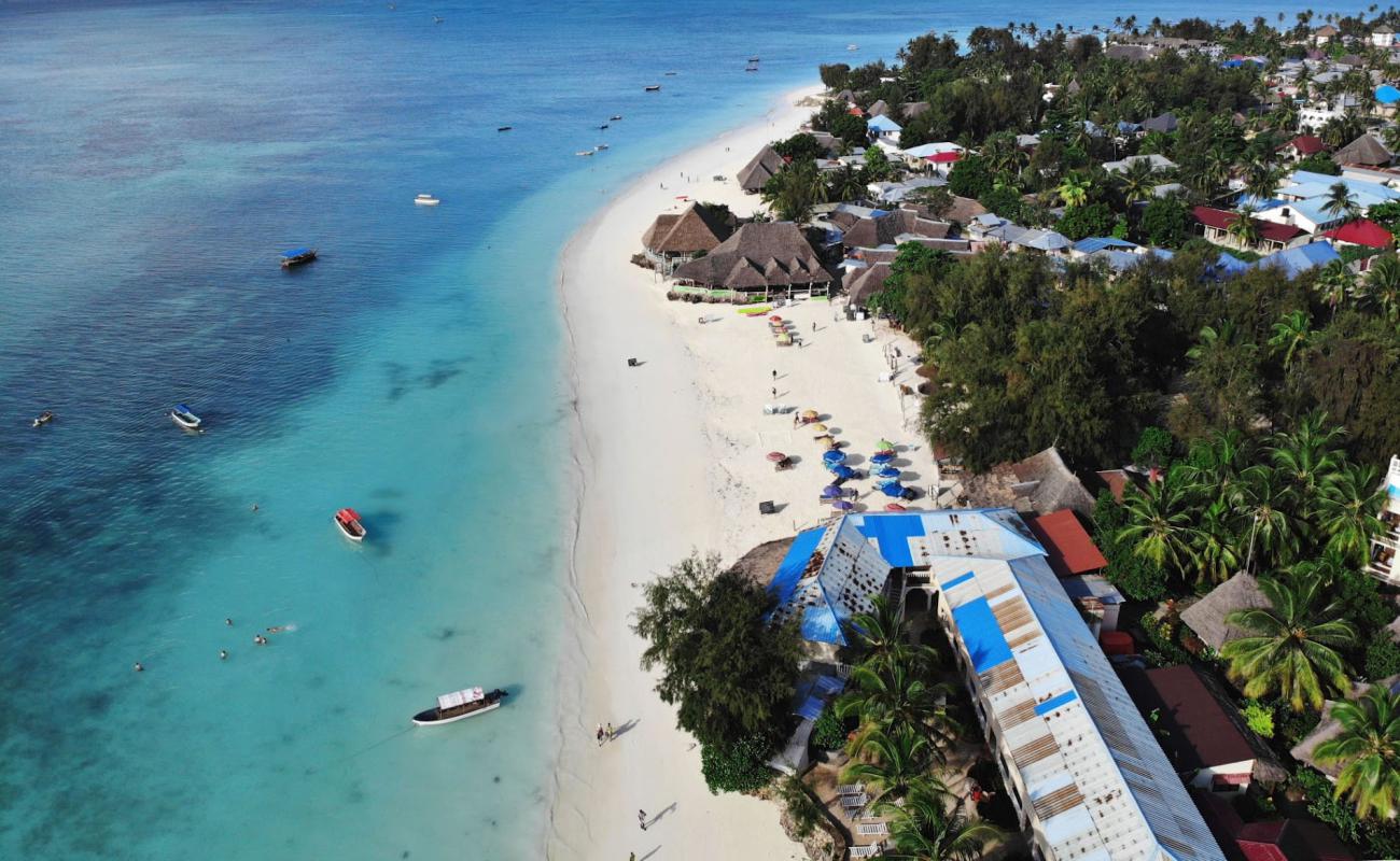 Foto de Playa de Nungwi con arena fina blanca superficie