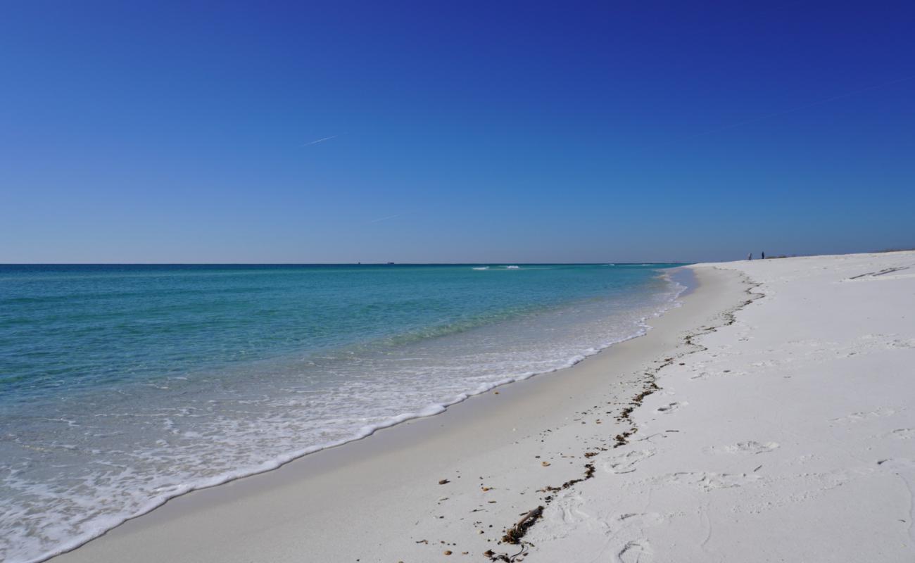 Foto de Langdon Beach con arena fina blanca superficie