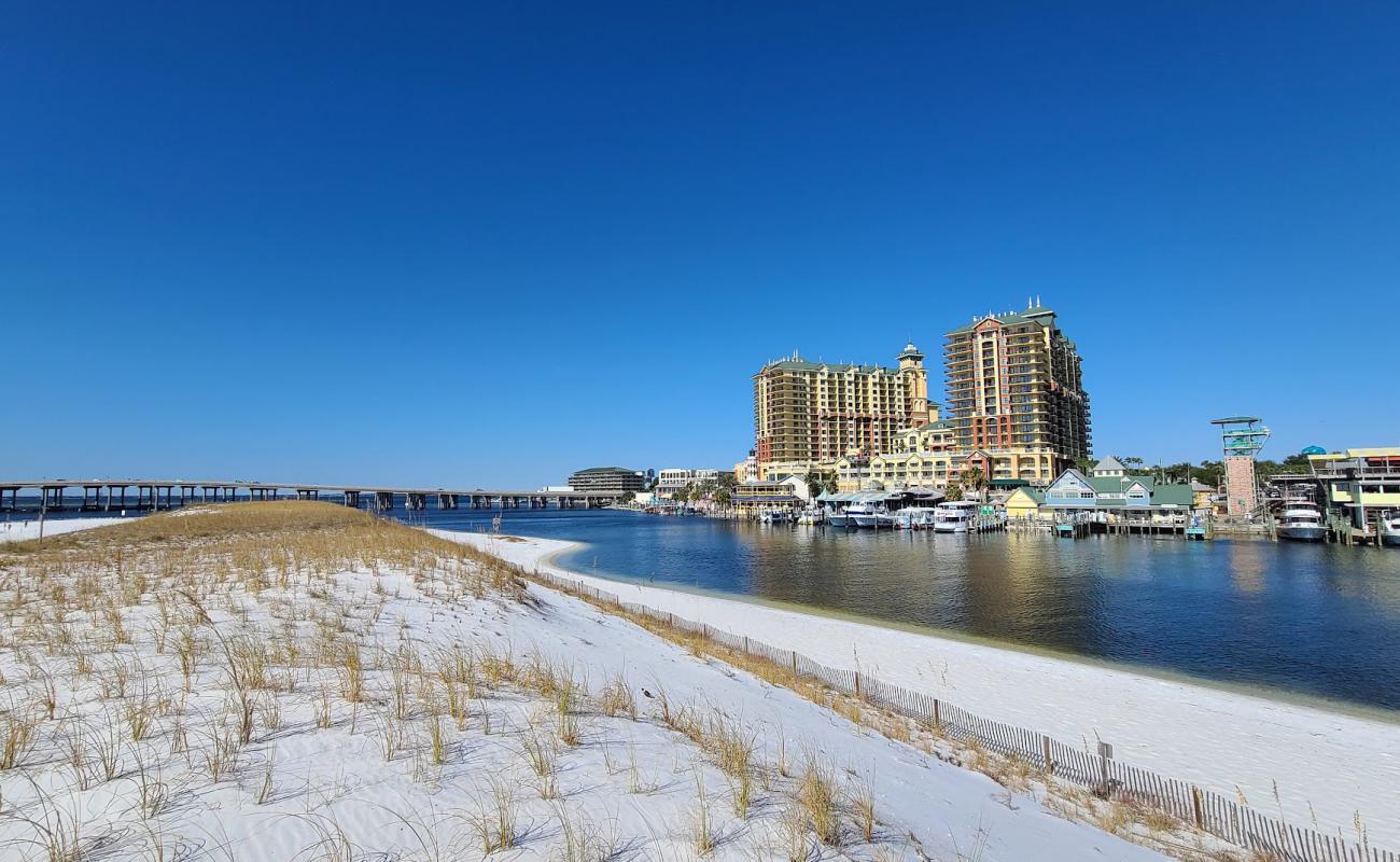 Foto de Norriego Point Beach con arena fina blanca superficie