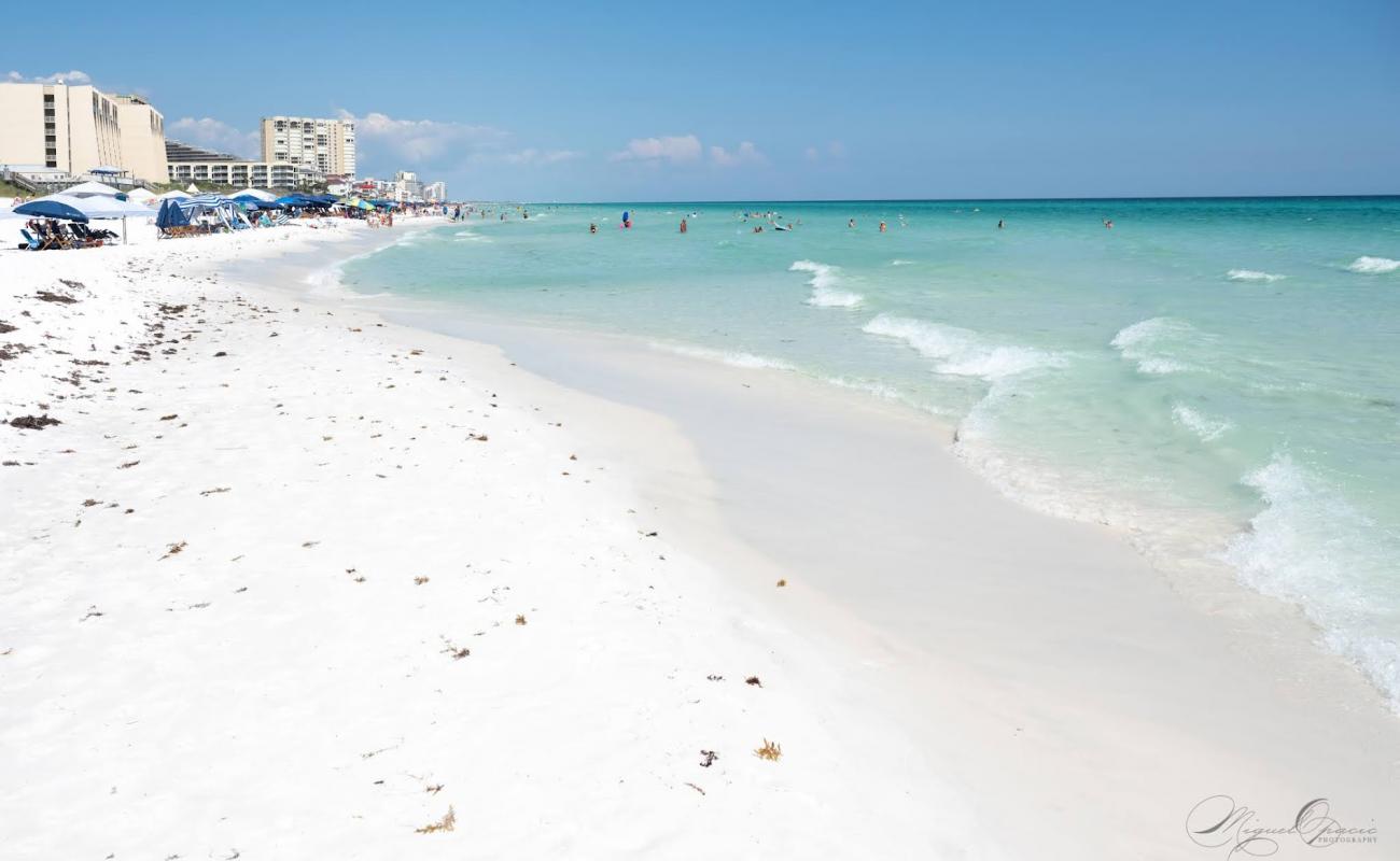 Foto de Playa Miramar con arena fina blanca superficie