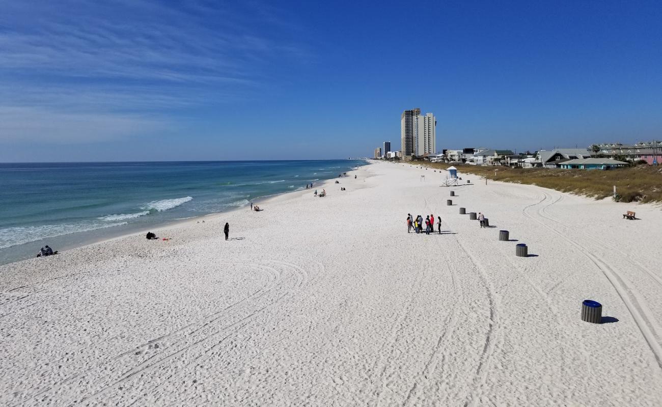 Foto de Playa del Muelle de Russell-Fields con arena fina blanca superficie