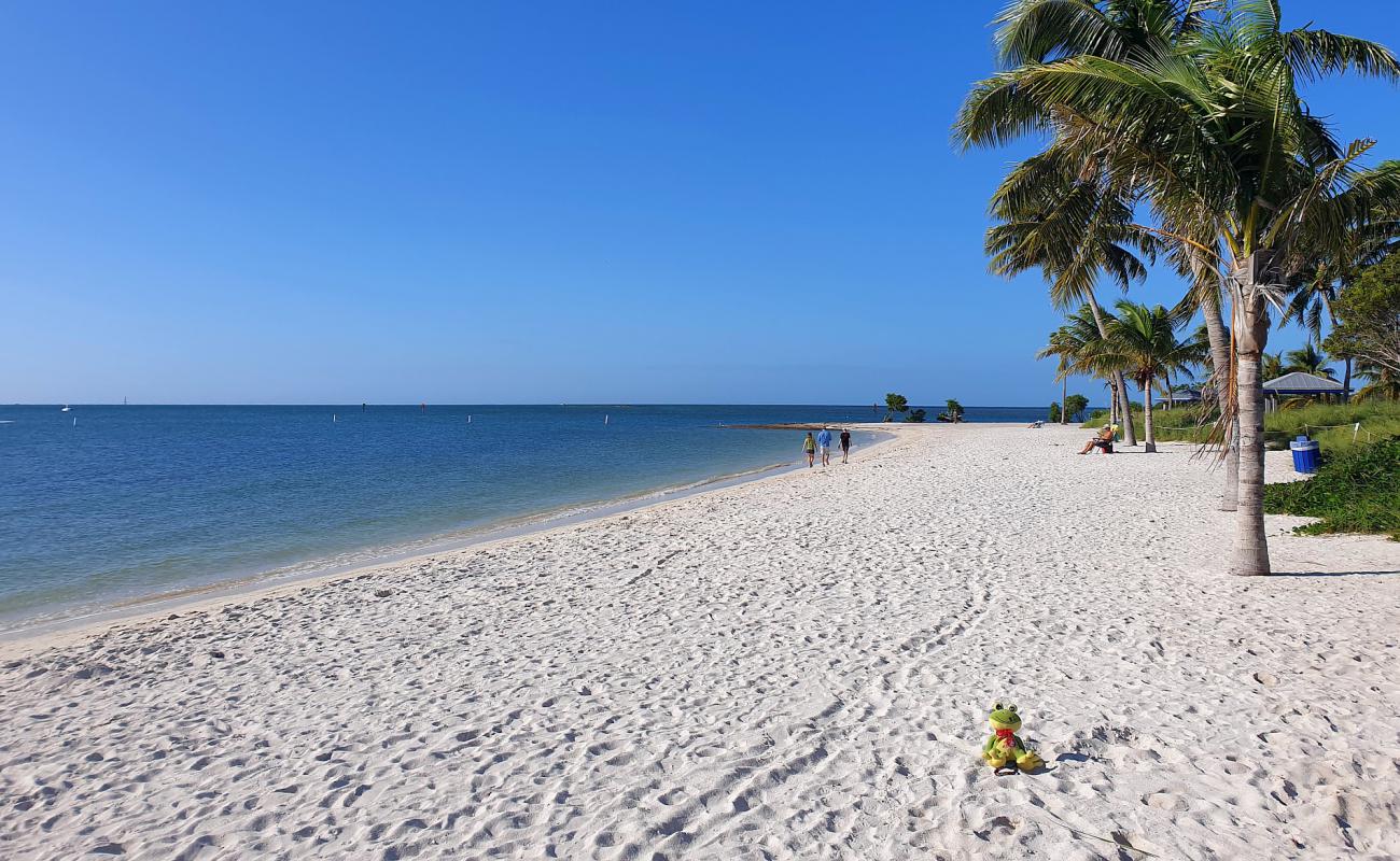 Foto de Sombrero beach con arena brillante superficie