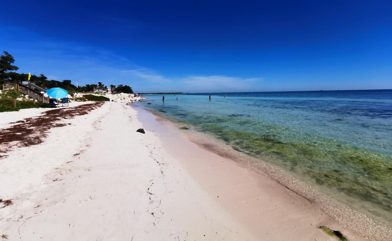 Foto de Calusa beach con arena brillante superficie