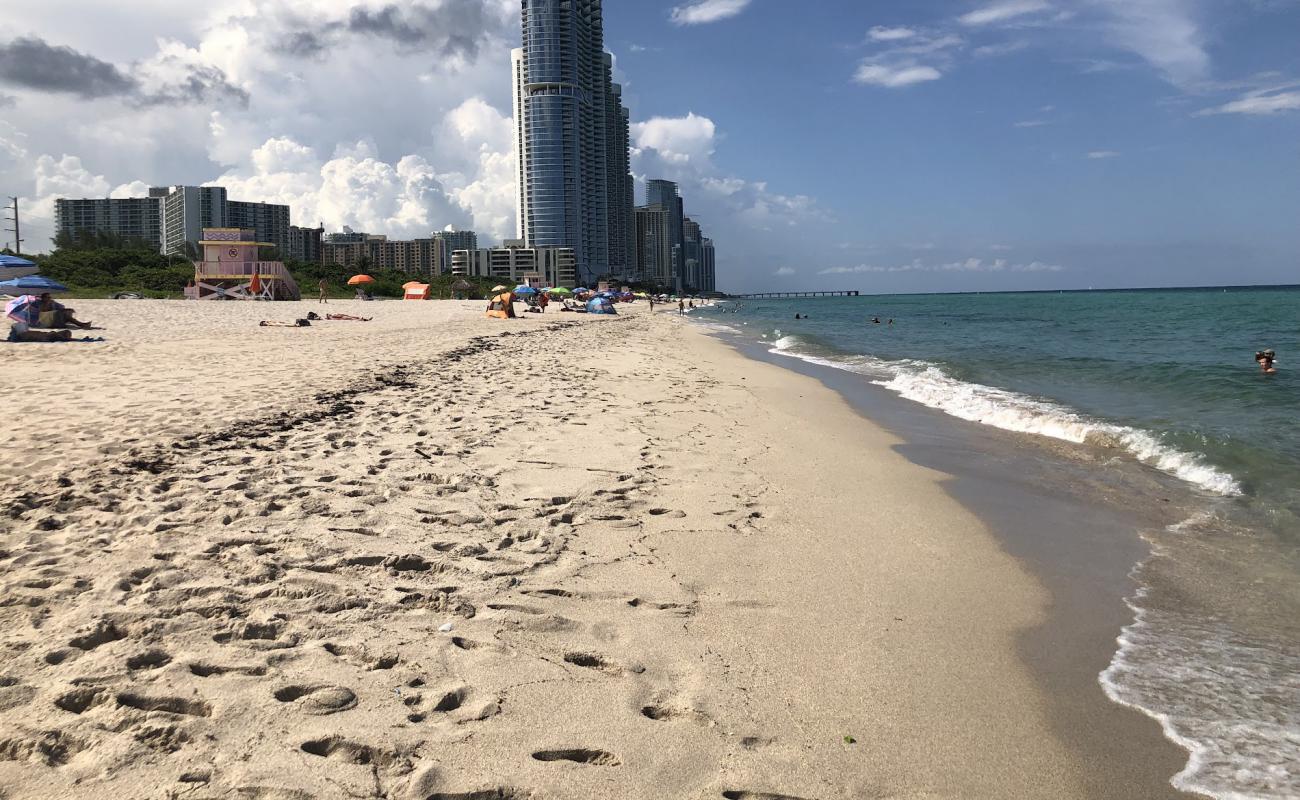 Foto de Haulover beach con arena de concha brillante superficie