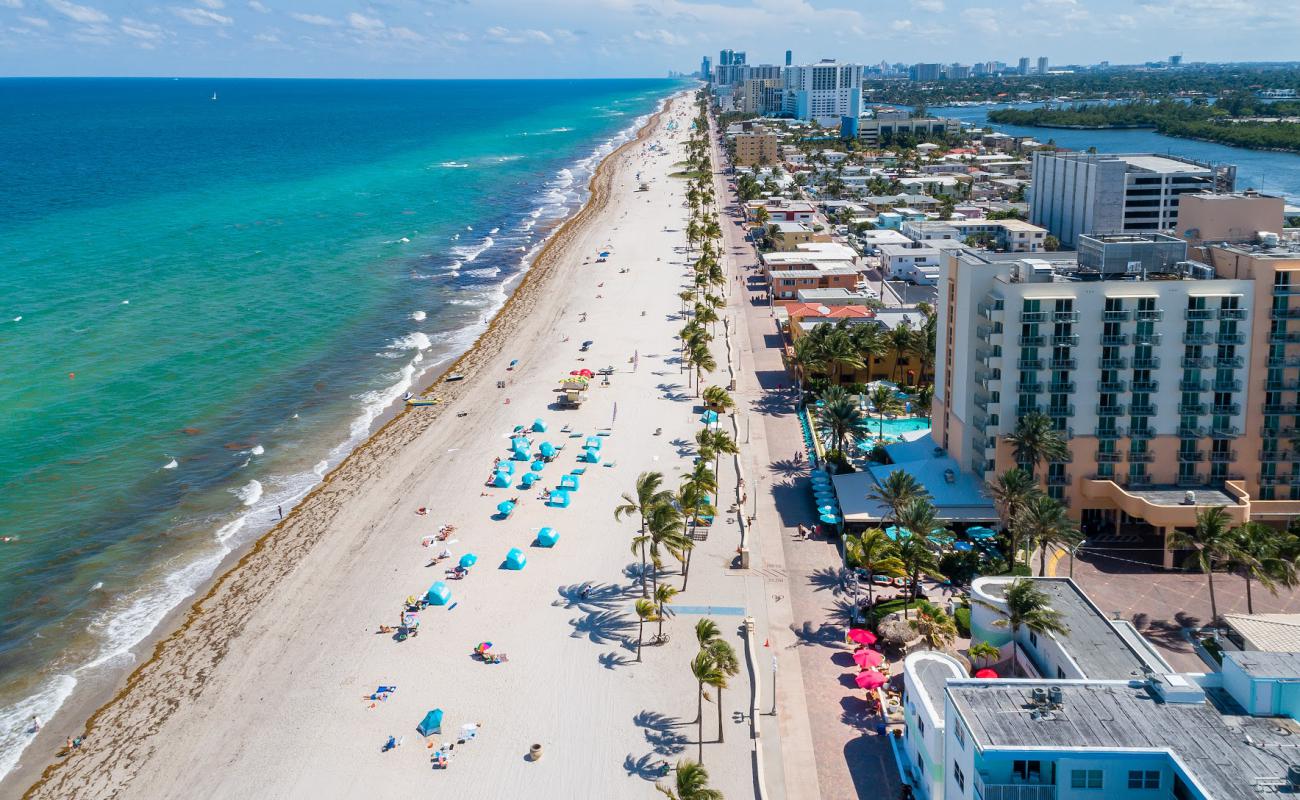 Foto de Hollywood beach con arena brillante superficie