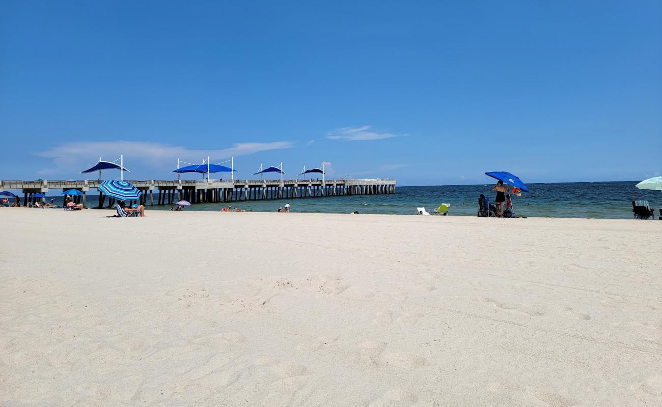 Foto de Pompano beach con guijarro fino claro superficie