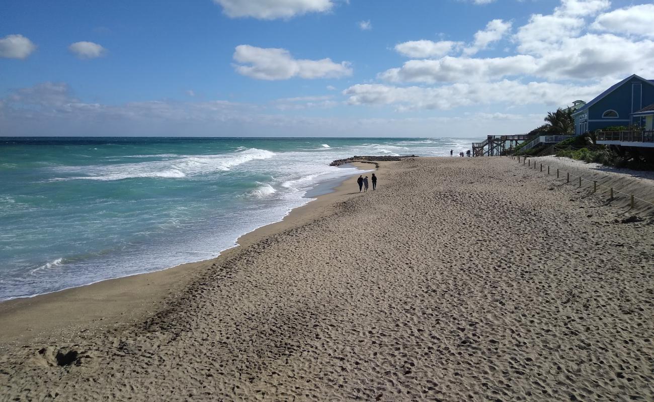 Foto de Chastain beach con arena brillante superficie