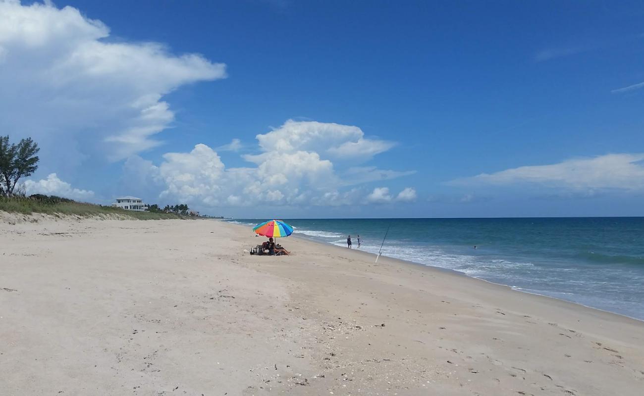 Foto de Floridana beach con arena brillante superficie