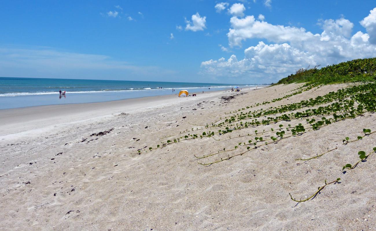 Foto de Hangar's beach con arena brillante superficie