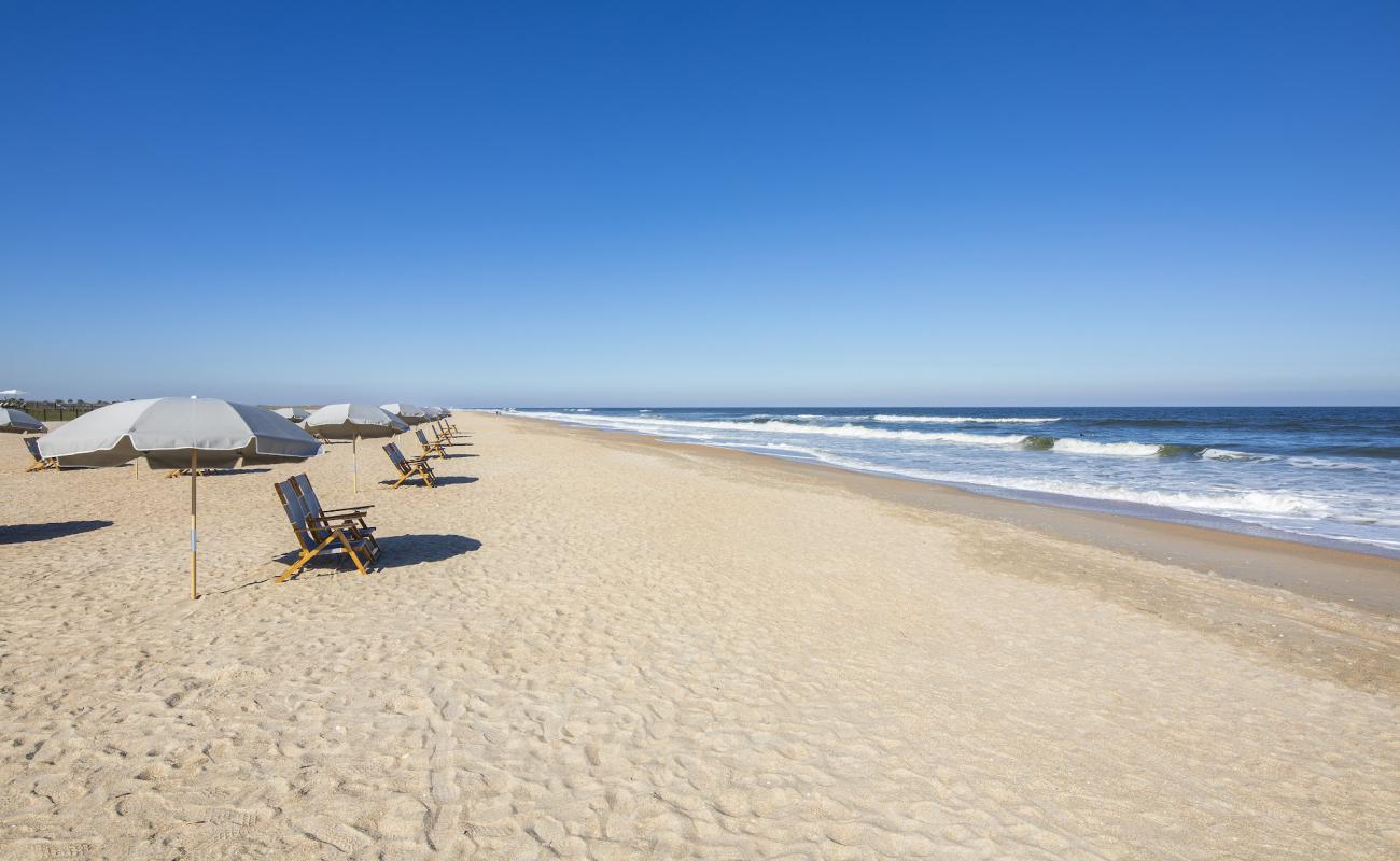 Foto de St. Johns Pier beach con arena de concha brillante superficie