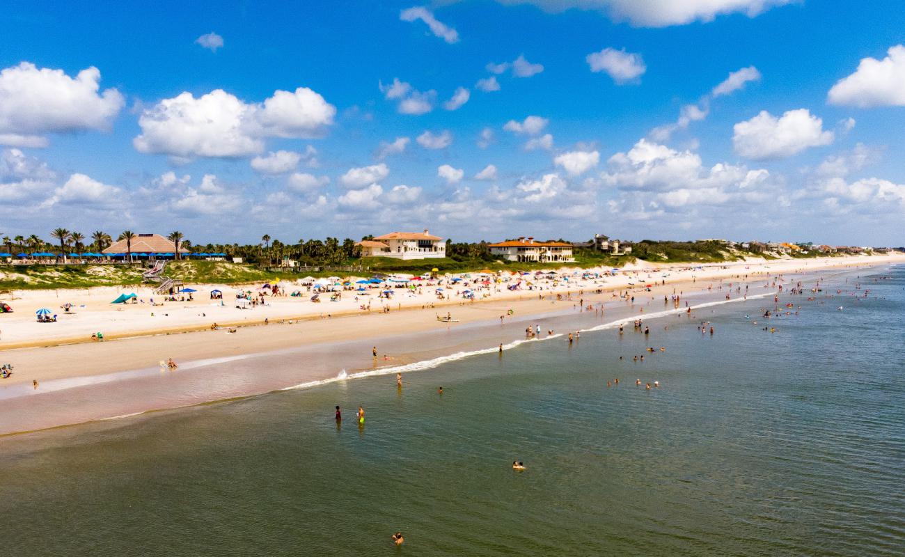 Foto de Playa Mickler con arena de concha brillante superficie