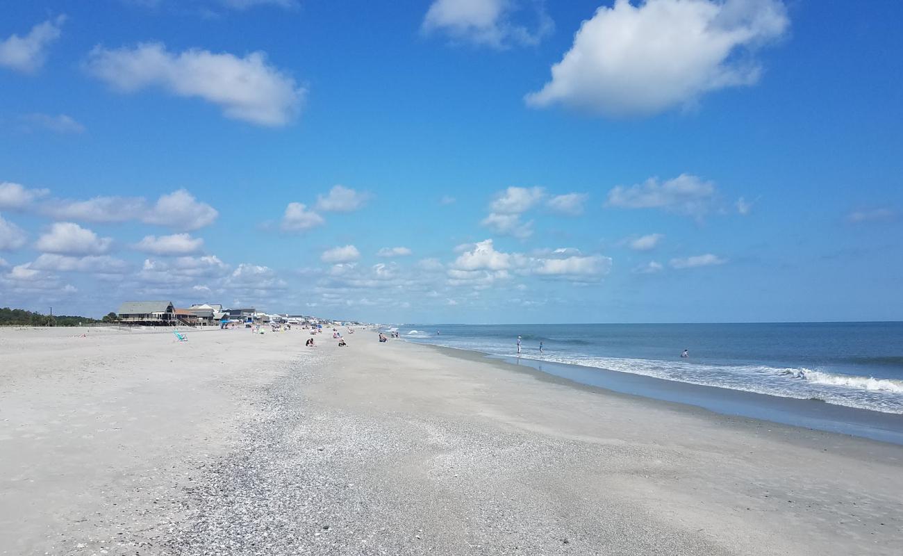 Foto de Pawley's Island beach con arena brillante superficie