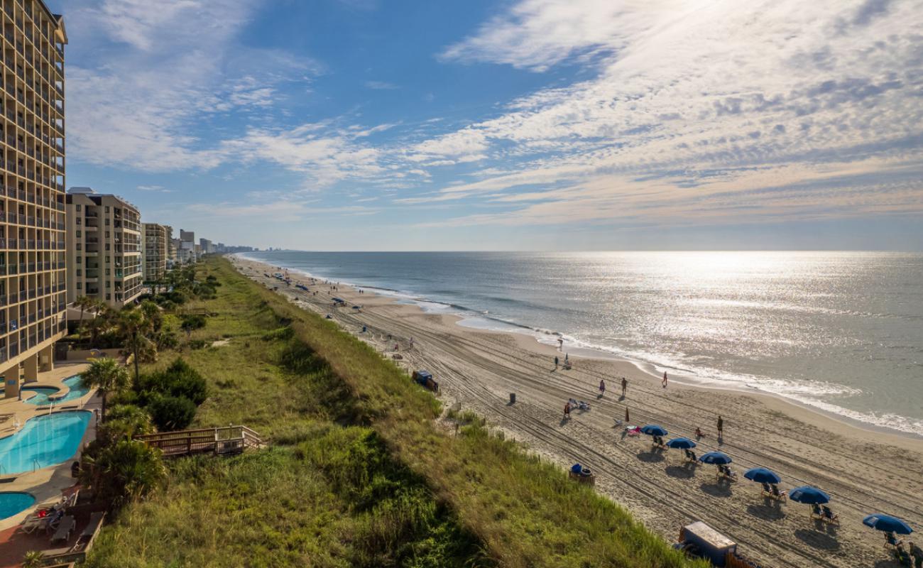 Foto de Windy Hill beach con brillante arena fina superficie