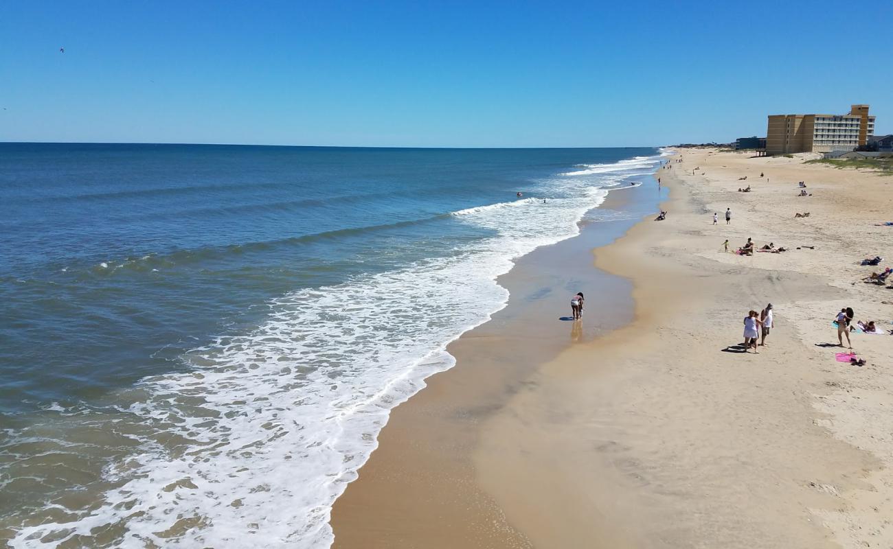 Foto de Jennette's Pier beach con arena brillante superficie