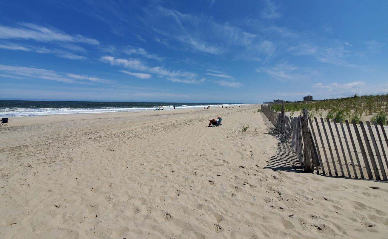 Foto de Gordon Beach con arena brillante superficie