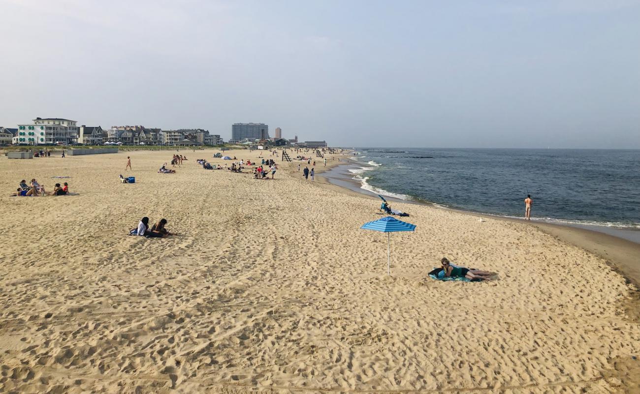 Foto de Ocean Grove Beach con arena brillante superficie