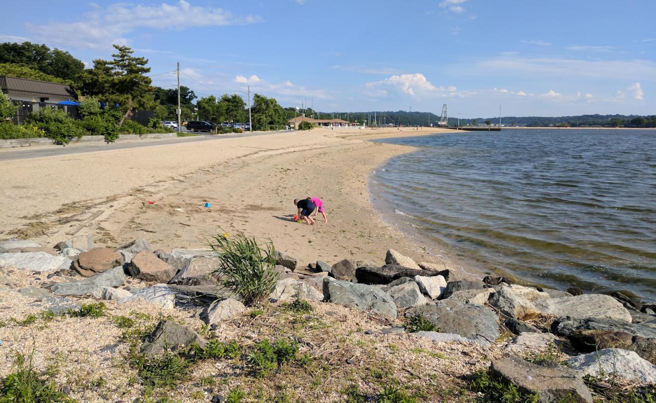 Foto de Tappen Beach con arena brillante superficie