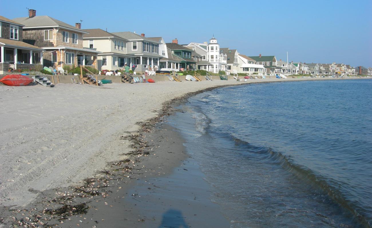 Foto de Groton Long Point Beach con arena brillante superficie