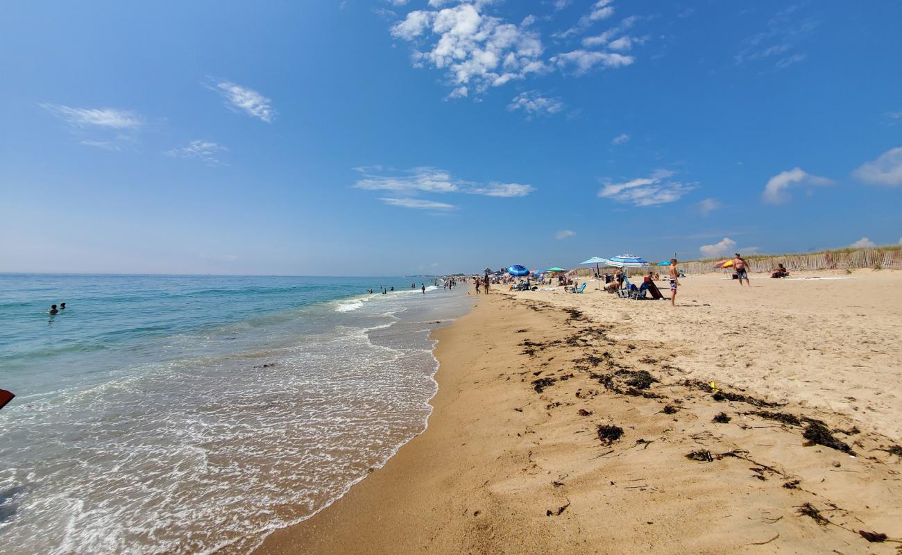 Foto de Misquamicut beach con brillante arena fina superficie