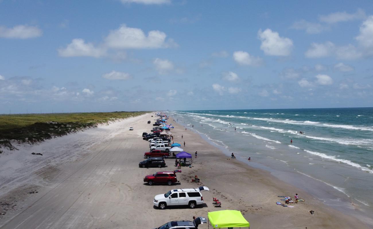 Foto de Mustang Park beach con arena brillante superficie