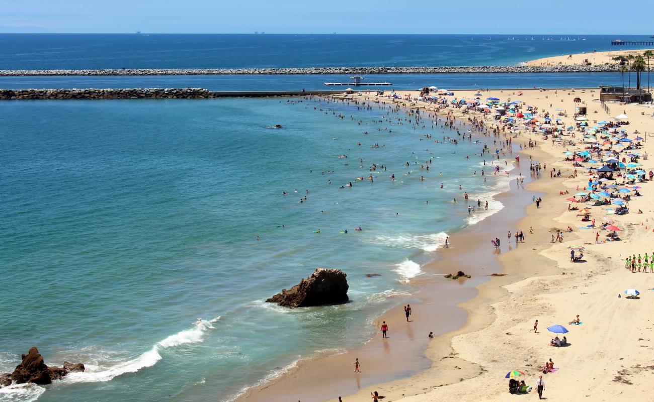 Foto de Corona Del Mar con arena brillante superficie