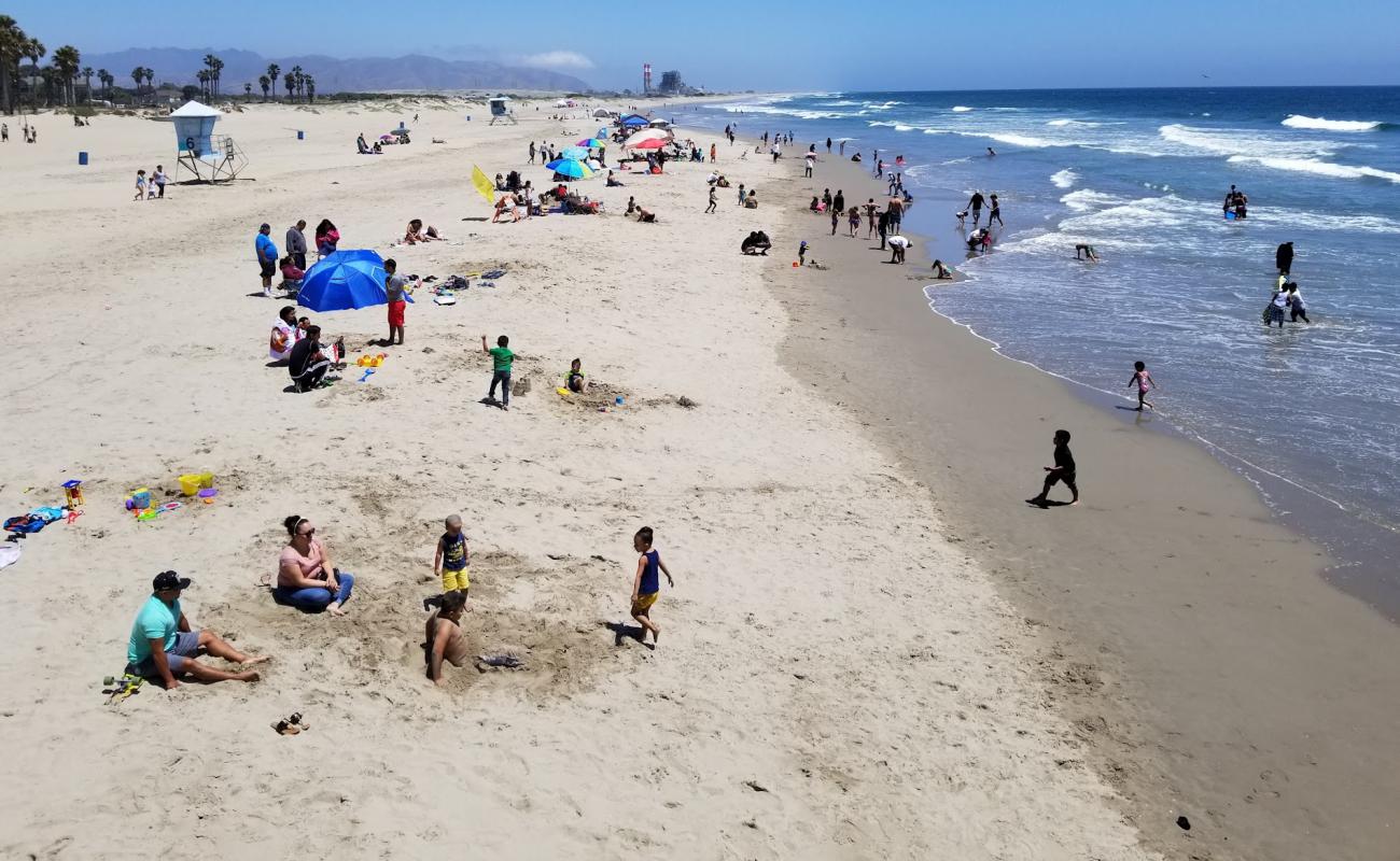 Foto de Port Hueneme Beach con arena brillante superficie