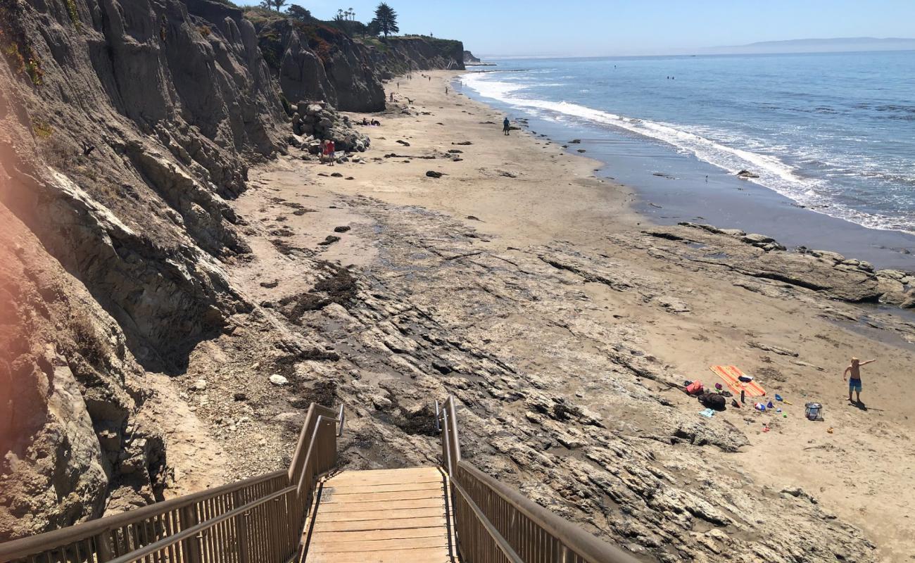 Foto de South Palisades beach con arena brillante y rocas superficie