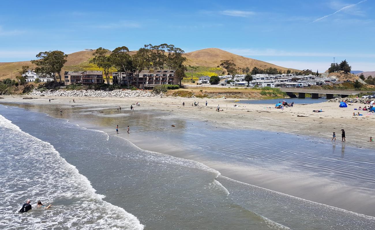 Foto de Cayucos Beach con arena gris superficie