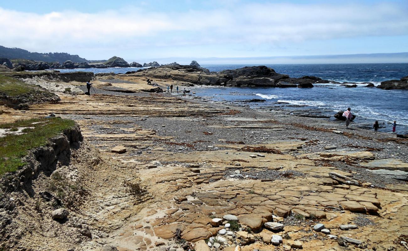 Foto de Weston Beach Point con arena gris y piedras superficie