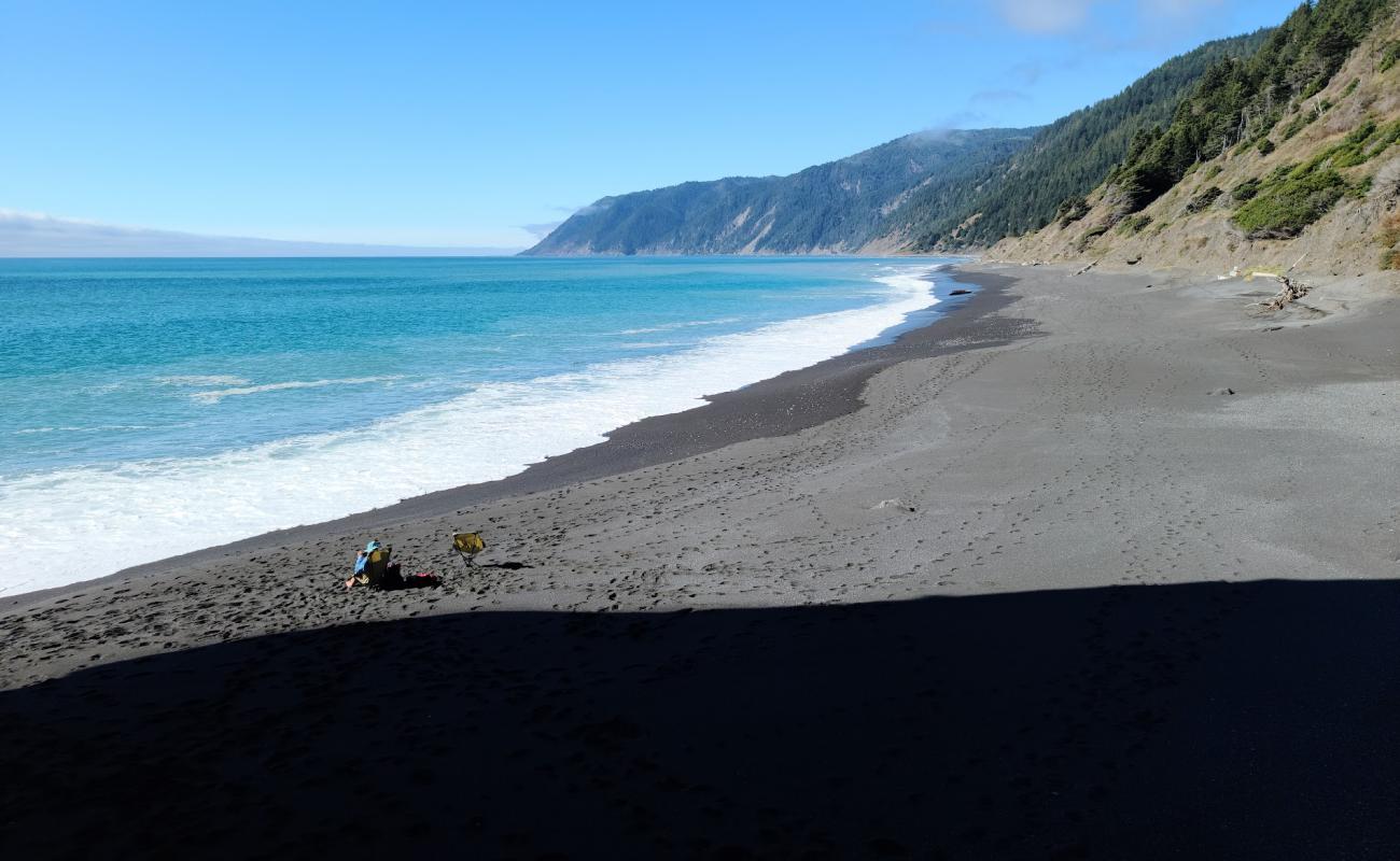 Foto de Black Sands Beach con guijarro fino gris superficie