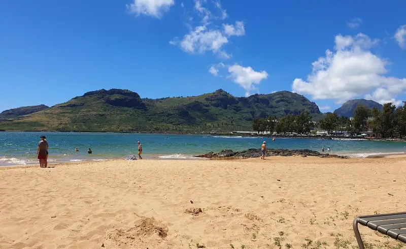 Foto de Kalapaki Beach con brillante arena fina superficie