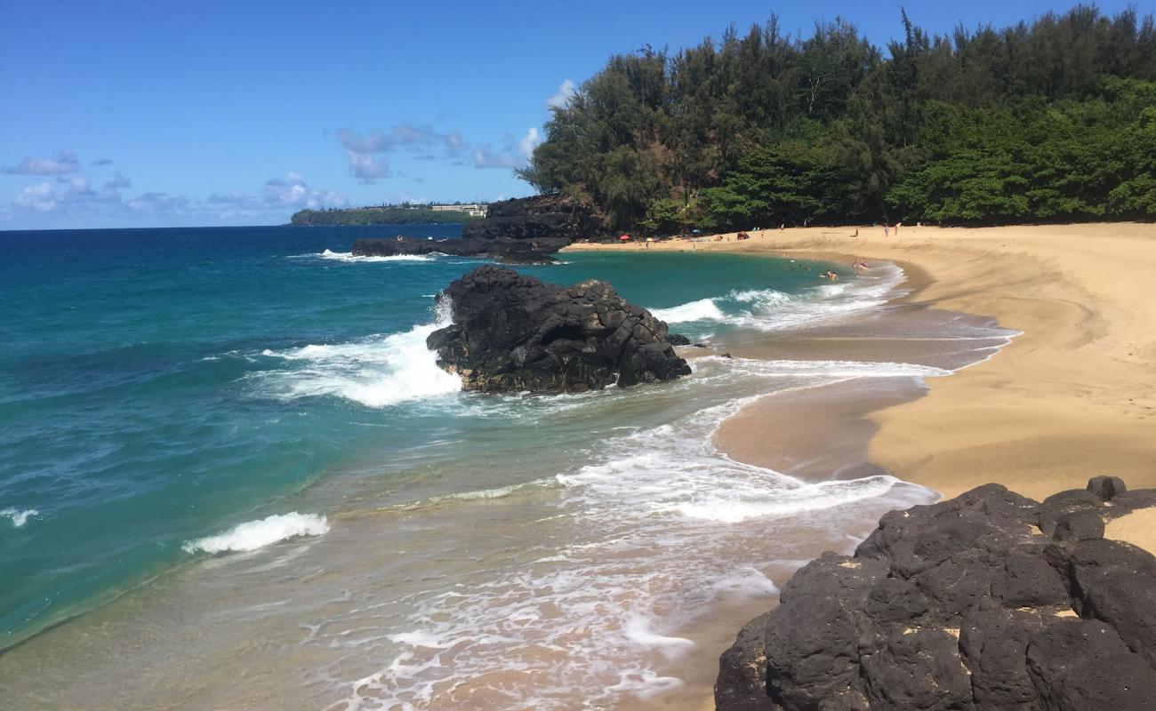 Foto de Lumaha'i Beach con arena brillante superficie