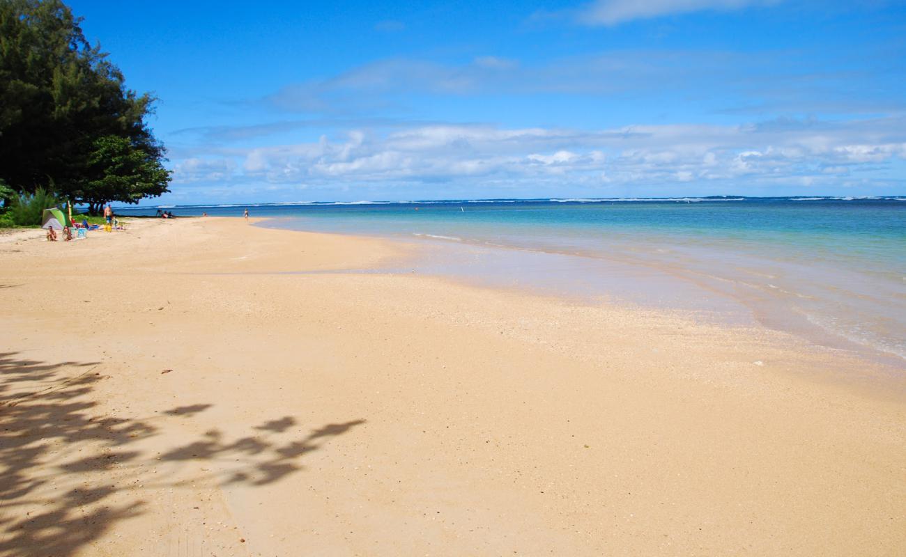 Foto de Kalihikai Beach con arena brillante superficie