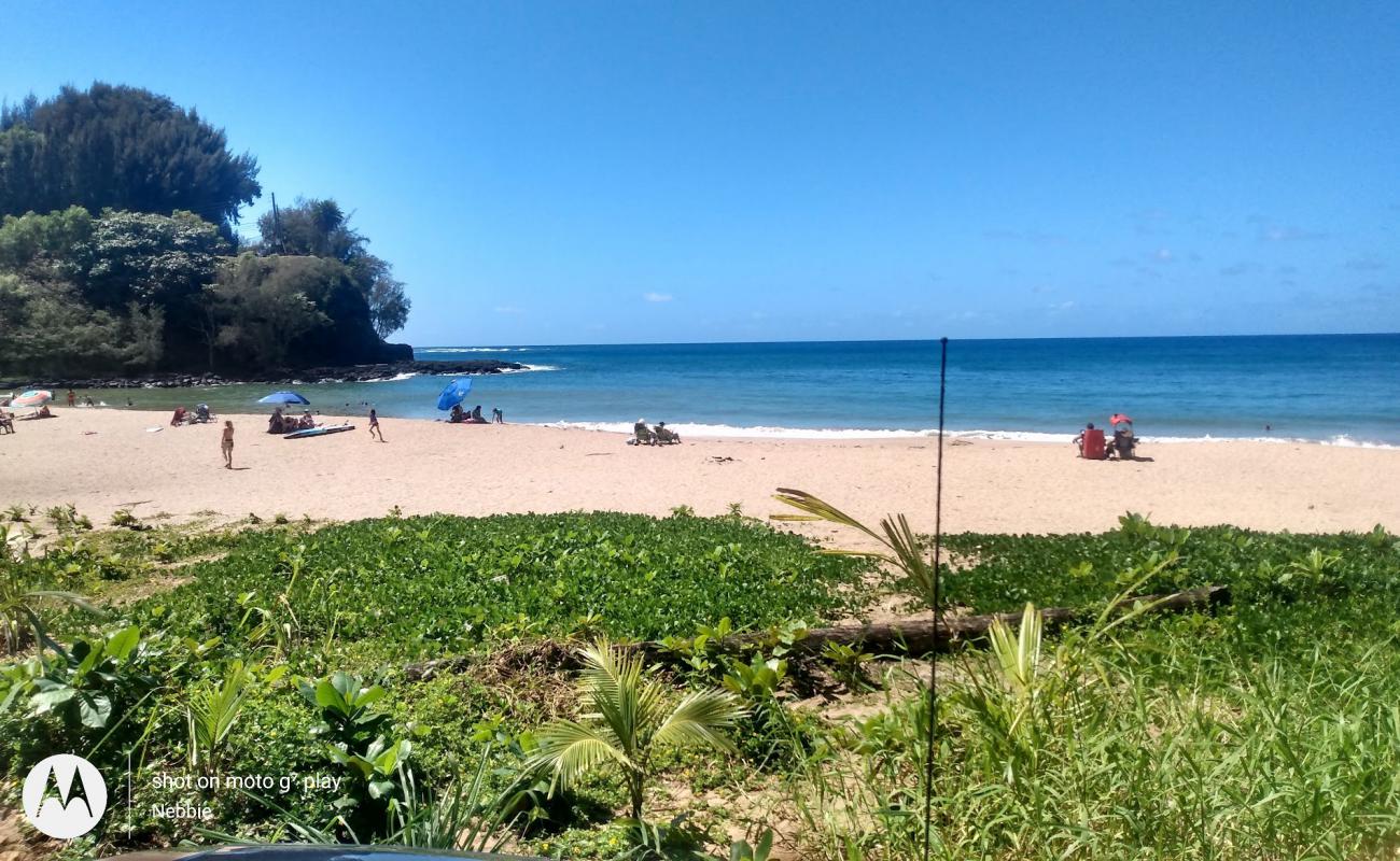 Foto de Kalihiwai Beach con arena brillante superficie