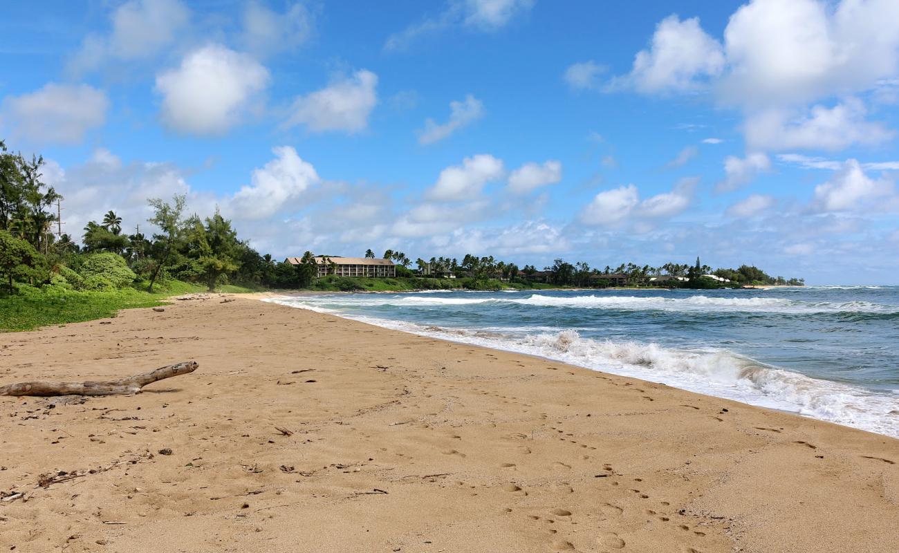 Foto de Wailua Beach con arena brillante superficie