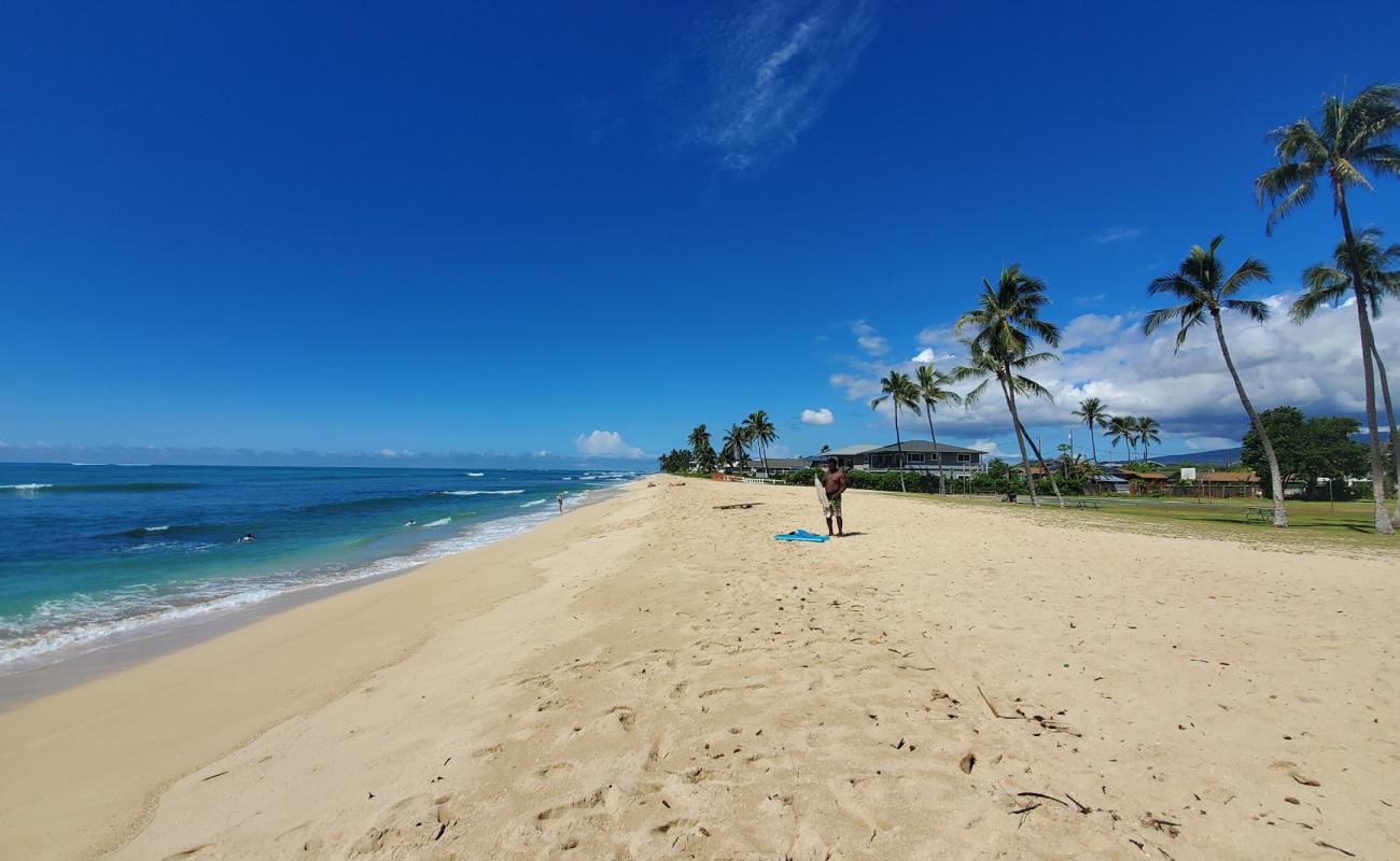 Foto de Pu'uloa Beach Park con arena brillante superficie