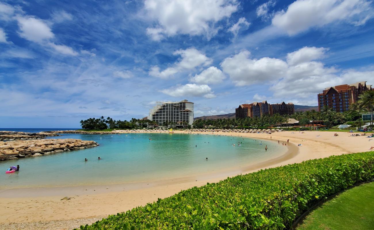 Foto de Playa de la Laguna Ko Olina con brillante arena fina superficie