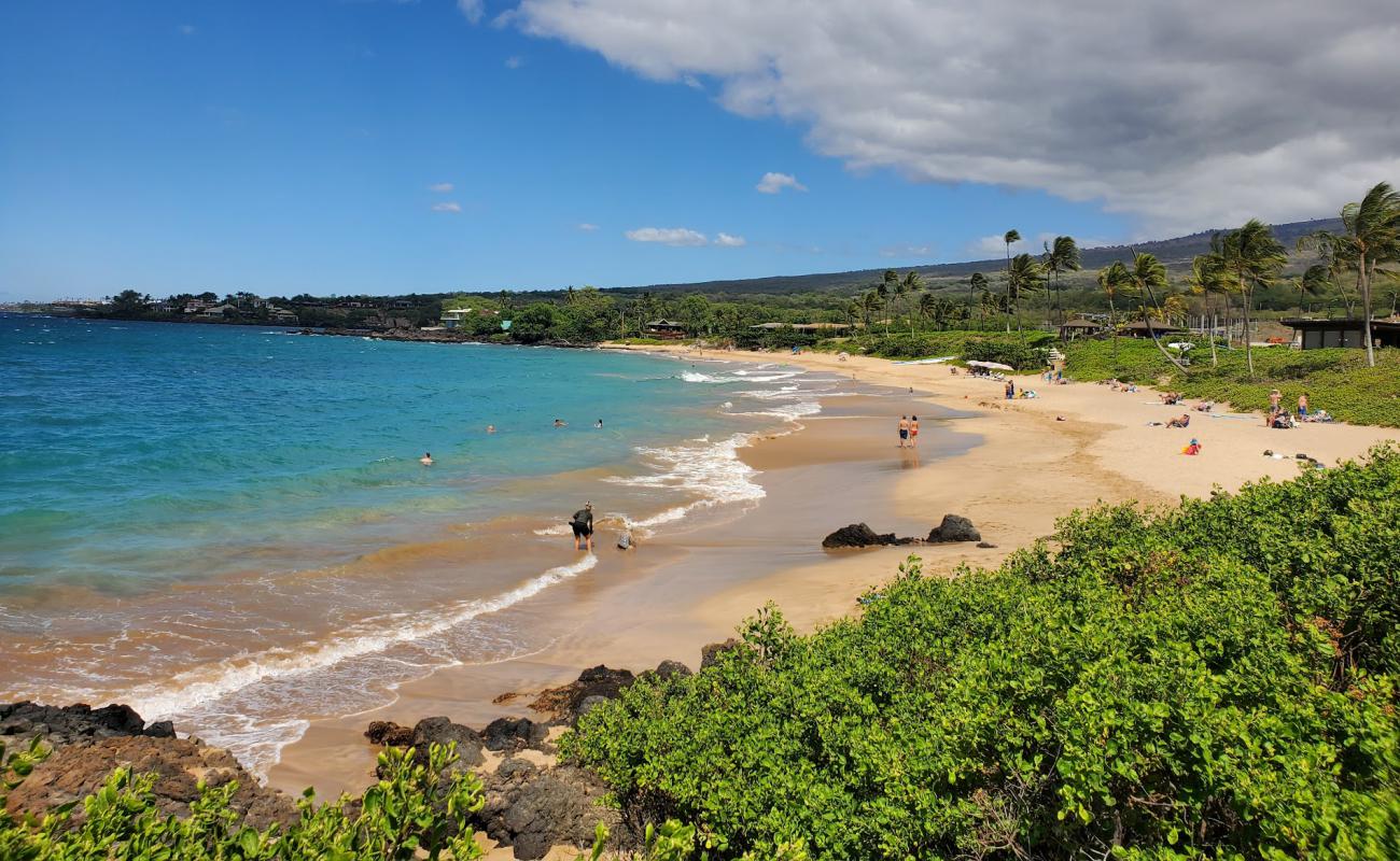 Foto de Playa Maluaka con arena brillante superficie