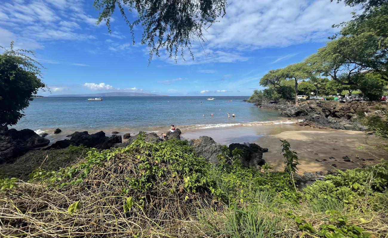 Foto de Makena Landing Beach con arena gris superficie