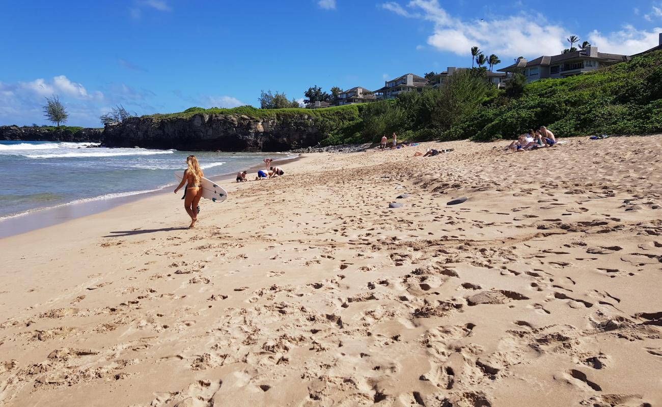 Foto de Oneloa Beach con arena brillante superficie