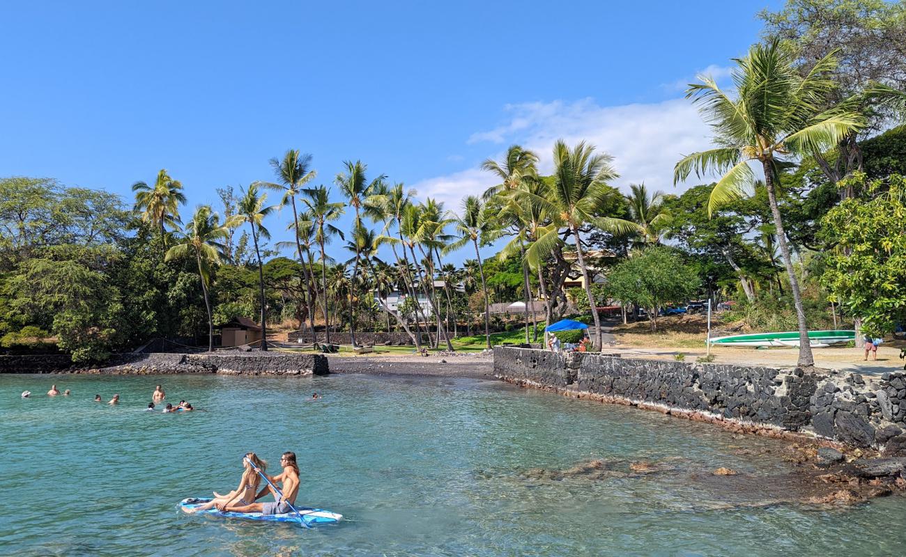 Foto de Keauhou Bay Beach con arena gris y guijarros superficie