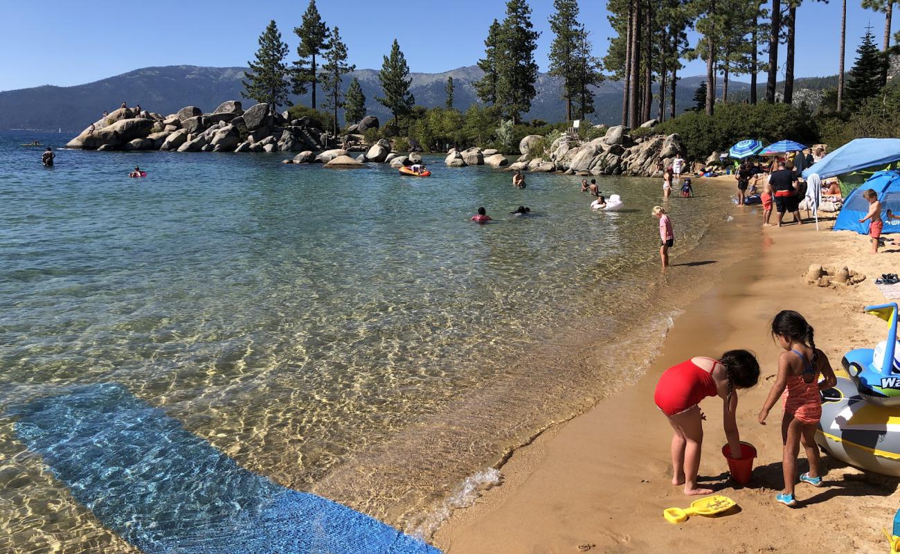 Foto de Sand Harbor Beach con arena brillante superficie